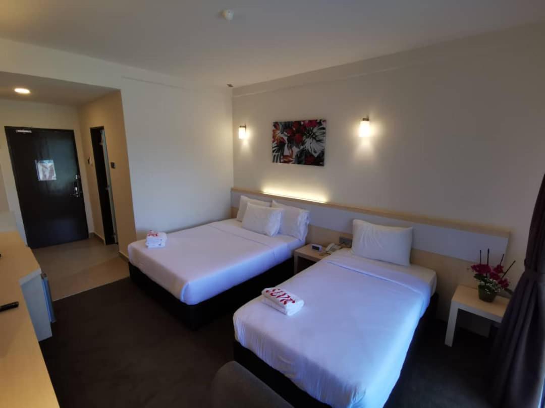 Serdang Lake View Resort Sungai Kechil Eksteriør bilde