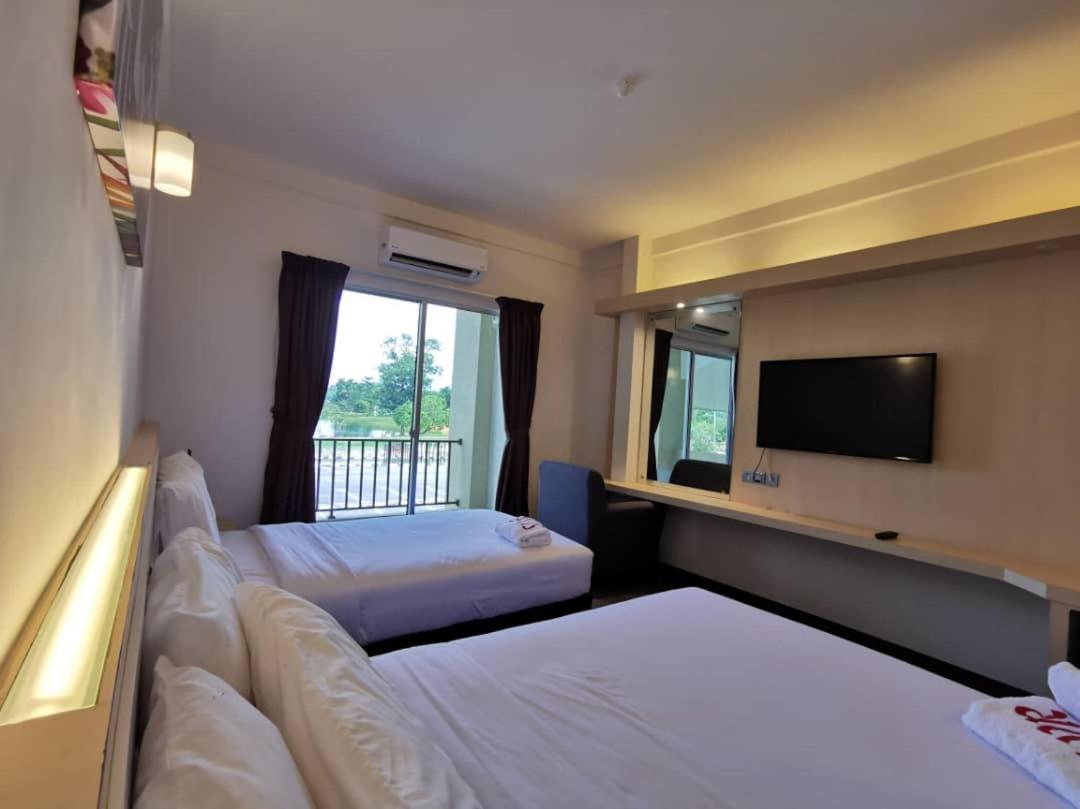 Serdang Lake View Resort Sungai Kechil Eksteriør bilde